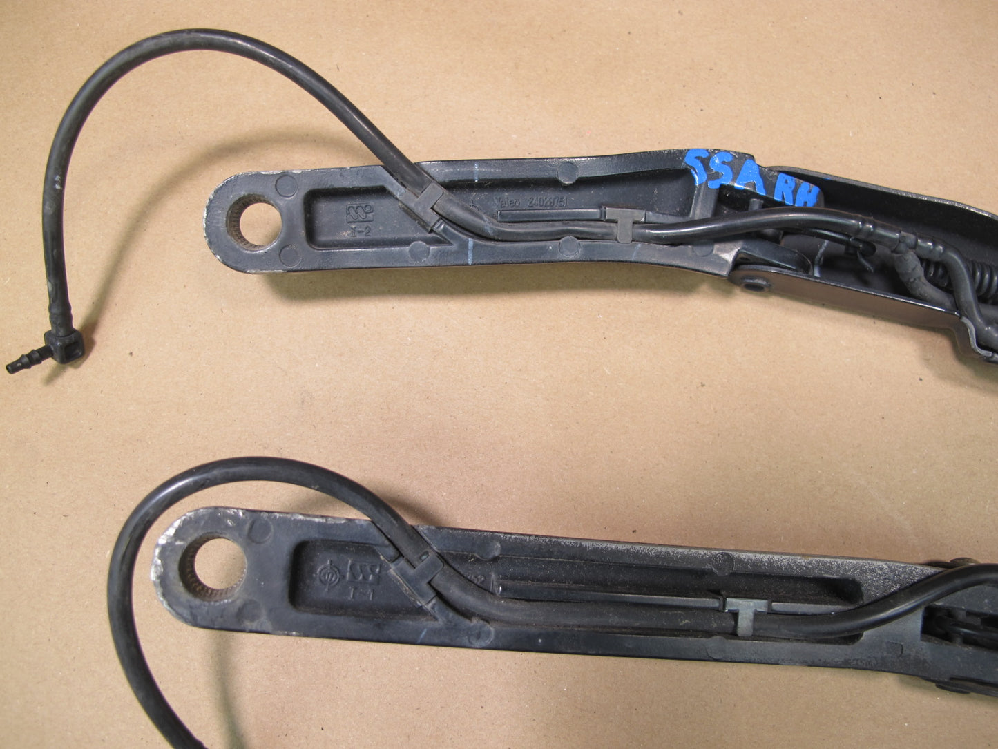 07-10 Saturn SKY Set of 2 Left & Right Windshield Wiper Arm w Spray Nozzle OEM