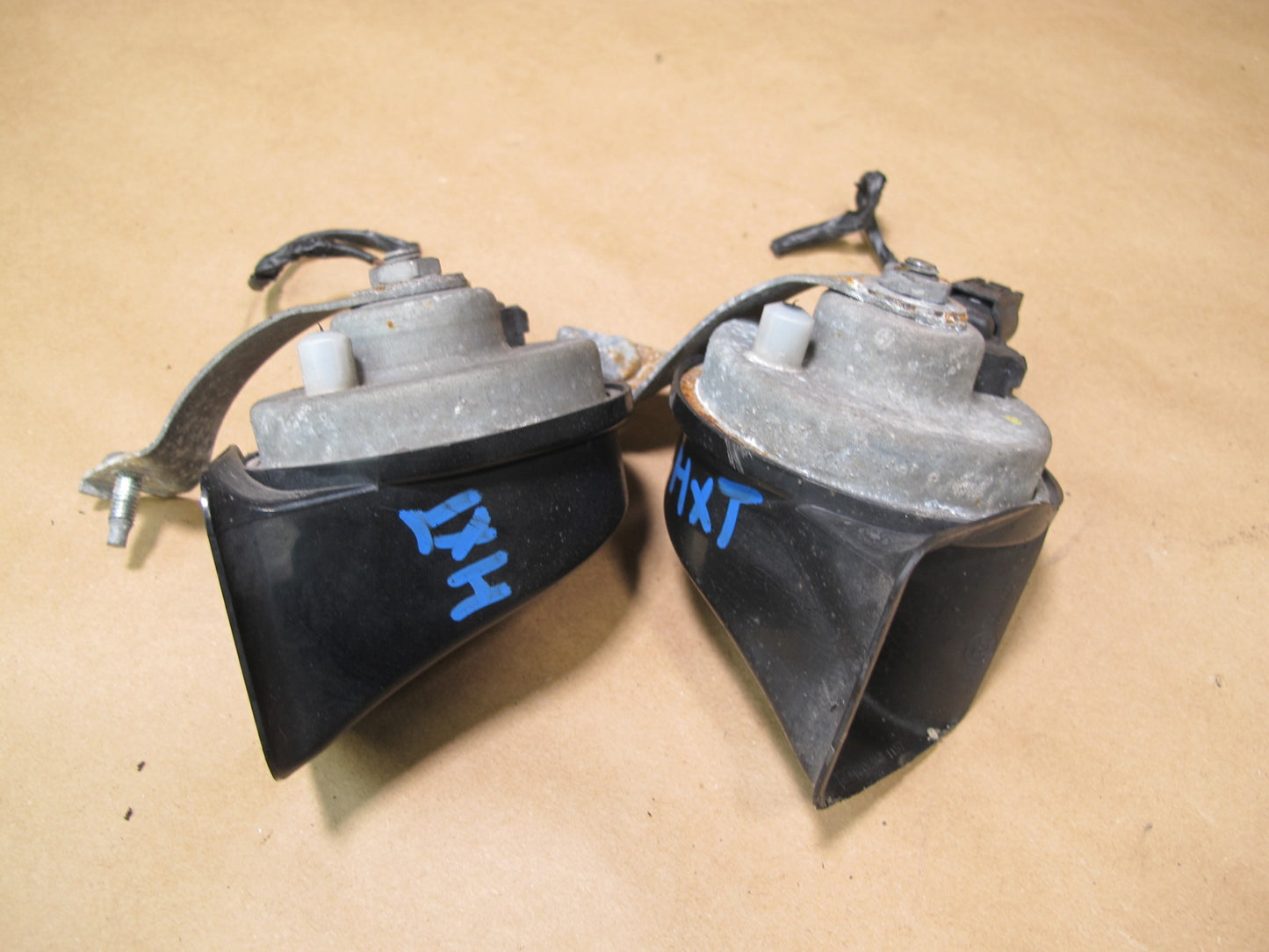 07-10 BMW E83 X3 Set of 2 High & Low Tone Note Pitch Horn Signal OEM