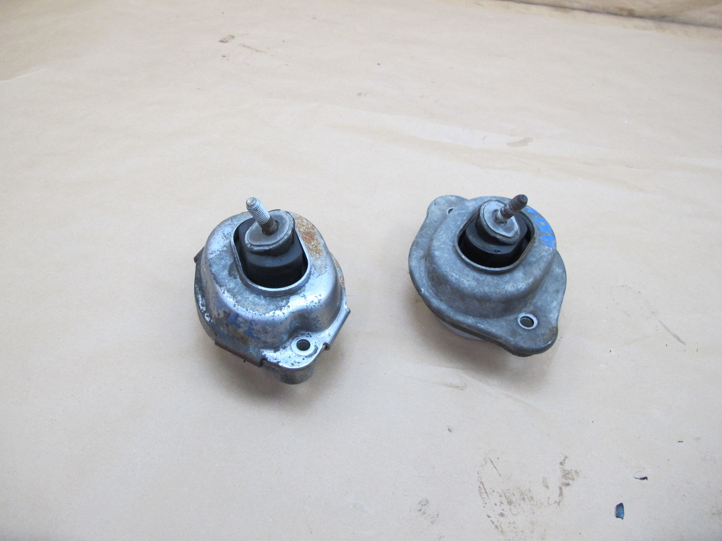 07-10 BMW E83 X3 N52 Set of 2 Left & Right Engine Motor Rubber Mount OEM