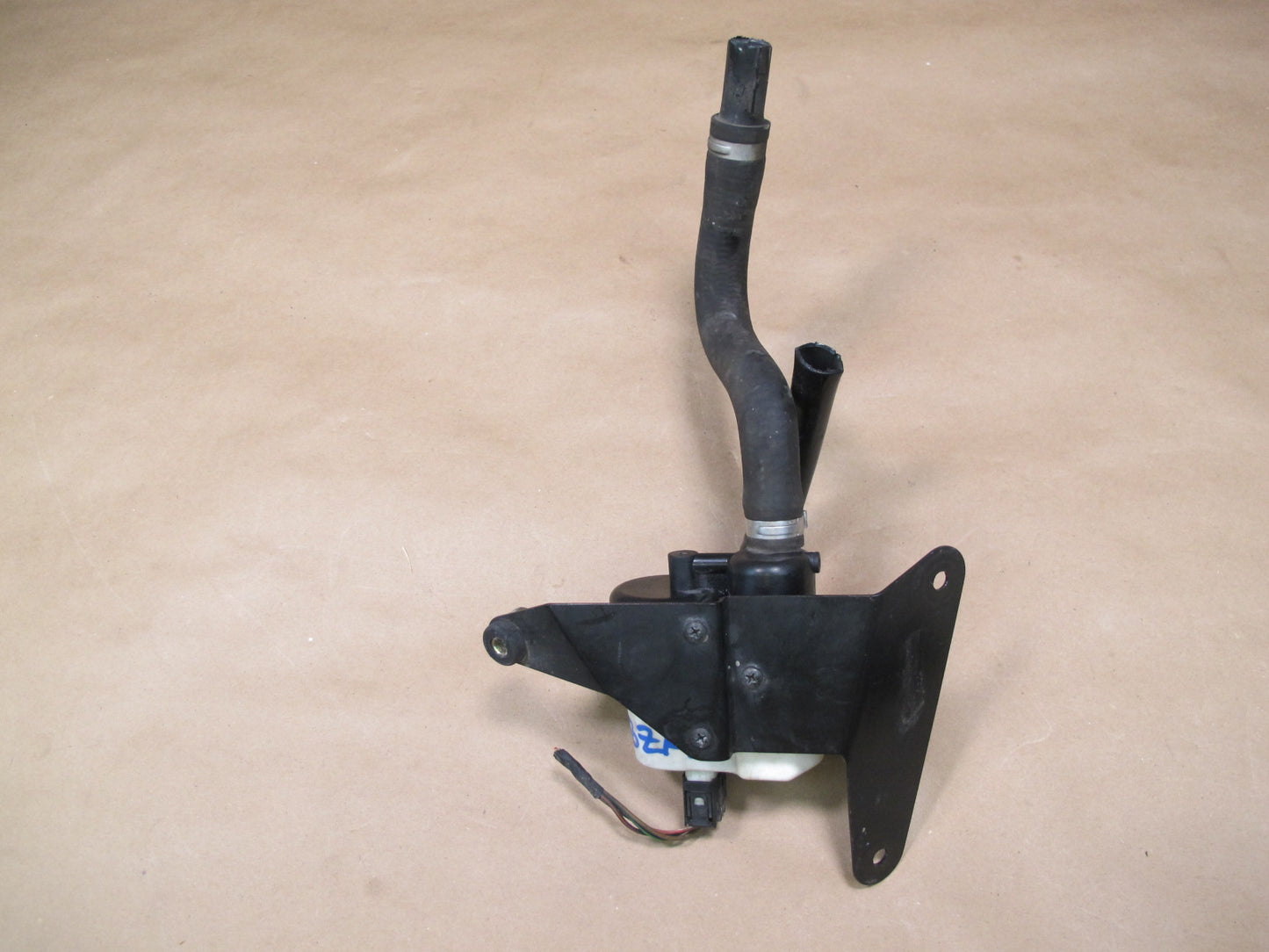 99-02 BMW E36/7 Z3 S54 M54 Fuel Vapor Leak Detection Pump w Mount Bracket OEM