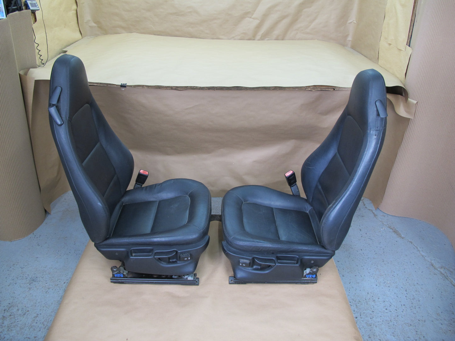 01-02 BMW E36/7 Z3 Set of 2 Left & Right Base Black Chameleon Leather Seat OEM