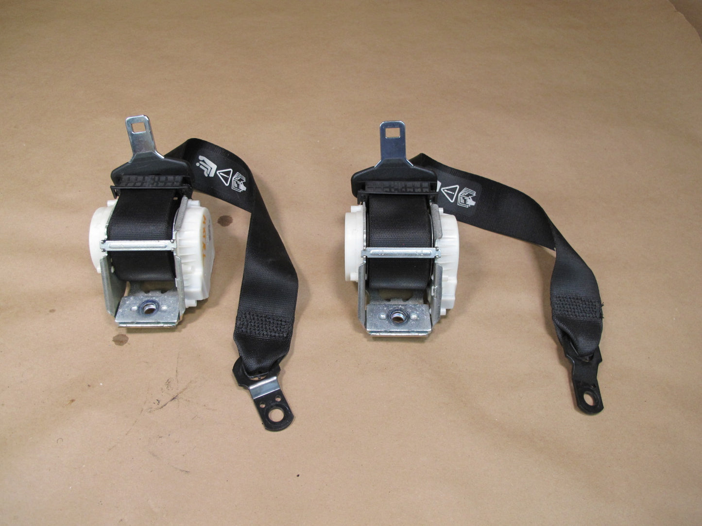 04-10 BMW E83 X3 REAR RIGHT & LEFT SIDE SEATBELT RETRACTOR SET OEM