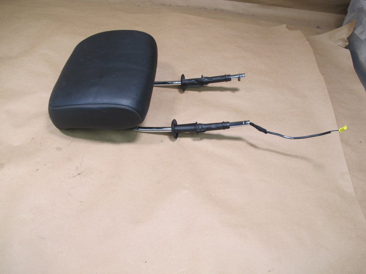 10-13 Mercedes W221 S-class Set of 2 Front Left & Right Leather Headrest OEM