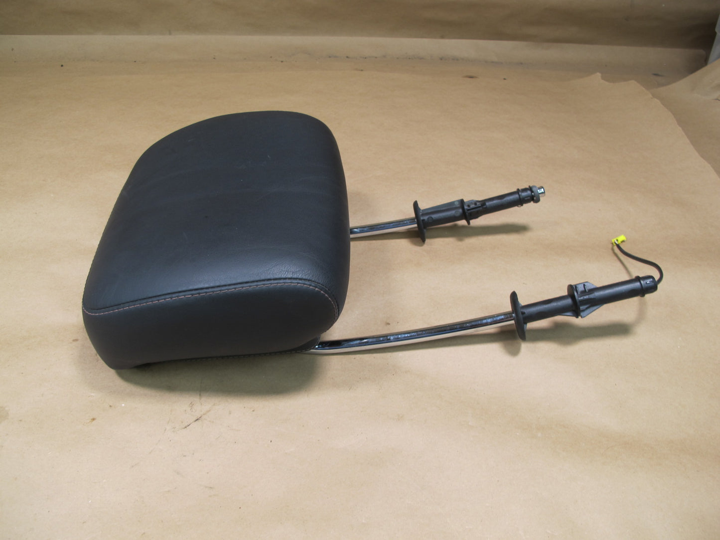 10-13 Mercedes W221 S-class Set of 2 Front Left & Right Leather Headrest OEM