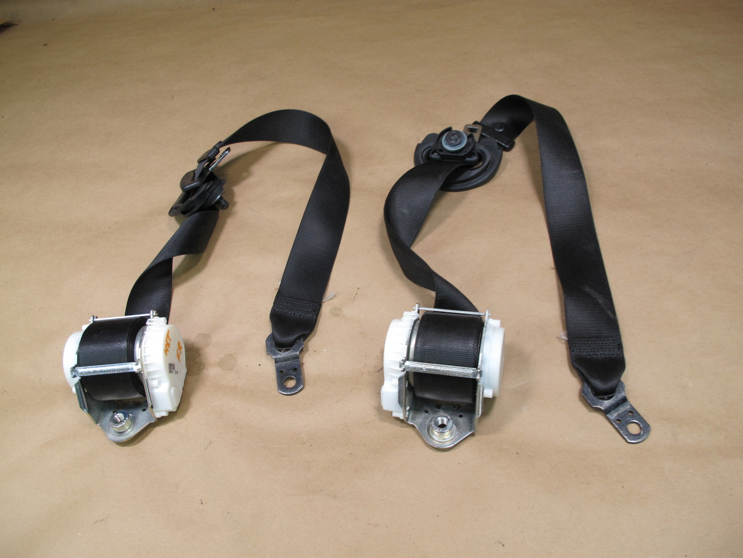 04-10 BMW E83 X3 FRONT RIGHT & LEFT SIDE SEATBELT RETRACTOR SET OEM