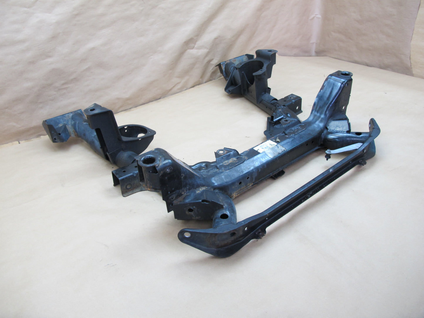 04-10 BMW E83 X3 Front Suspension Subframe Crossmember Axle Carrier OEM