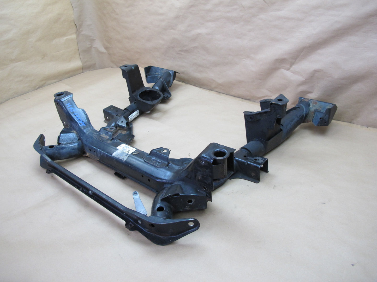 04-10 BMW E83 X3 Front Suspension Subframe Crossmember Axle Carrier OEM