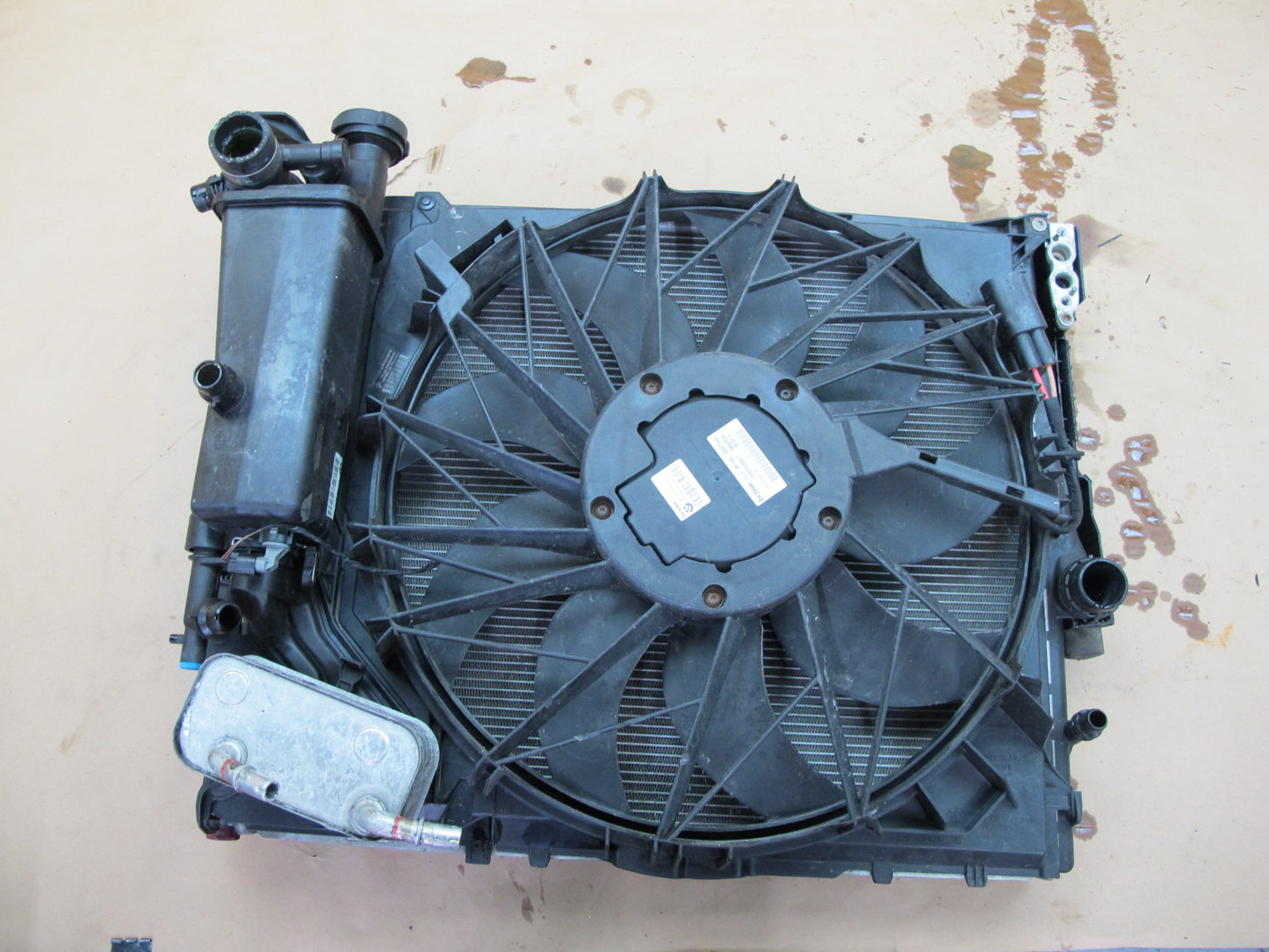 07-10 BMW E83 X3 N52 Engine Radiator AC Condenser Cooling Fan Oil Cooler OEM