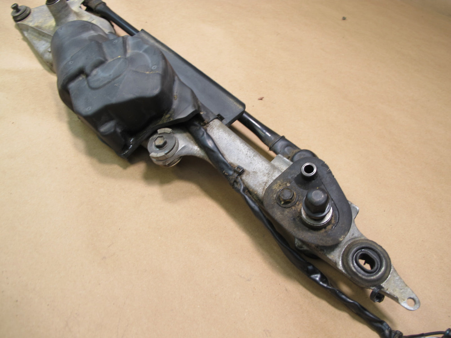 01-06 Lexus UCF30L LS430 Windshield Wiper Transmission Linkage w Motor OEM