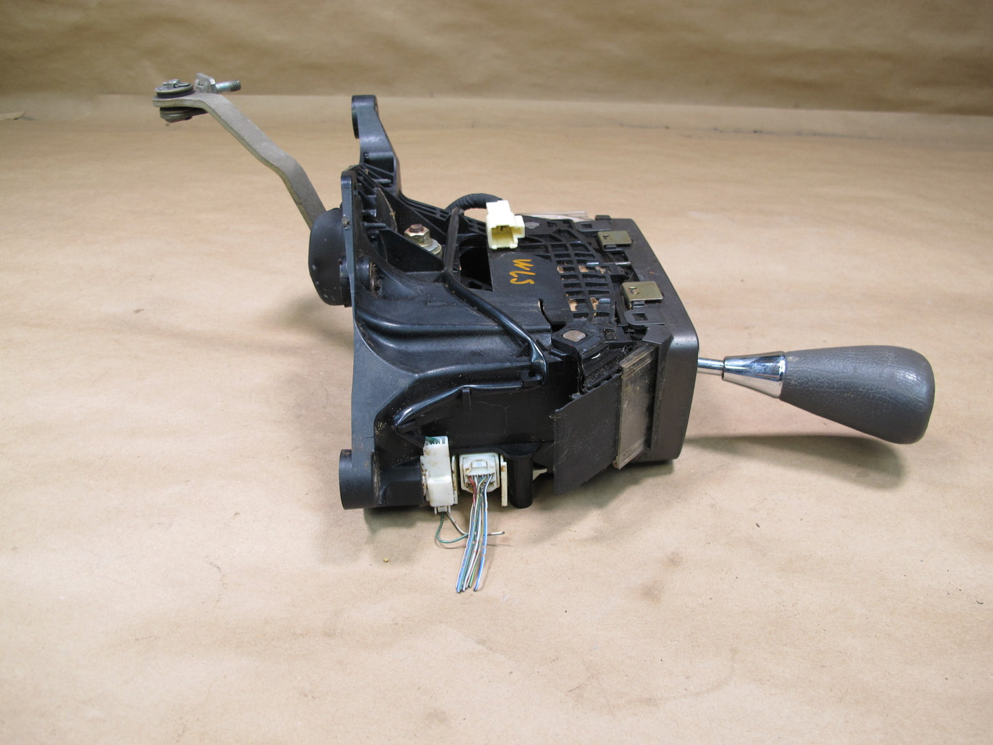 01-06 Lexus UCF30L LS430 A/T Automatic Transmission Shifter Assembly OEM