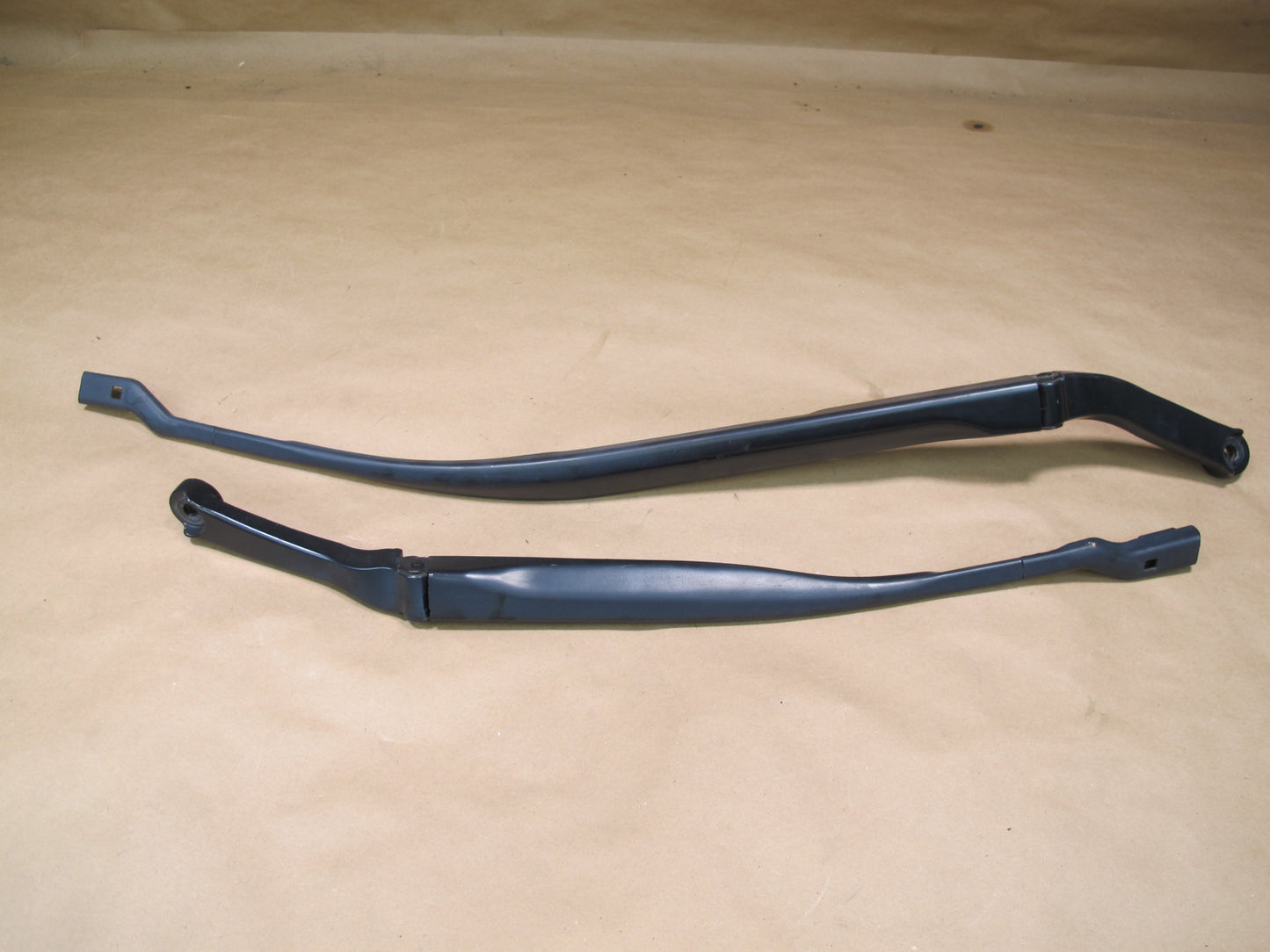 14-19 Maserati Ghibli M157 Set of 2 Front Left & Right Wiper Arm OEM