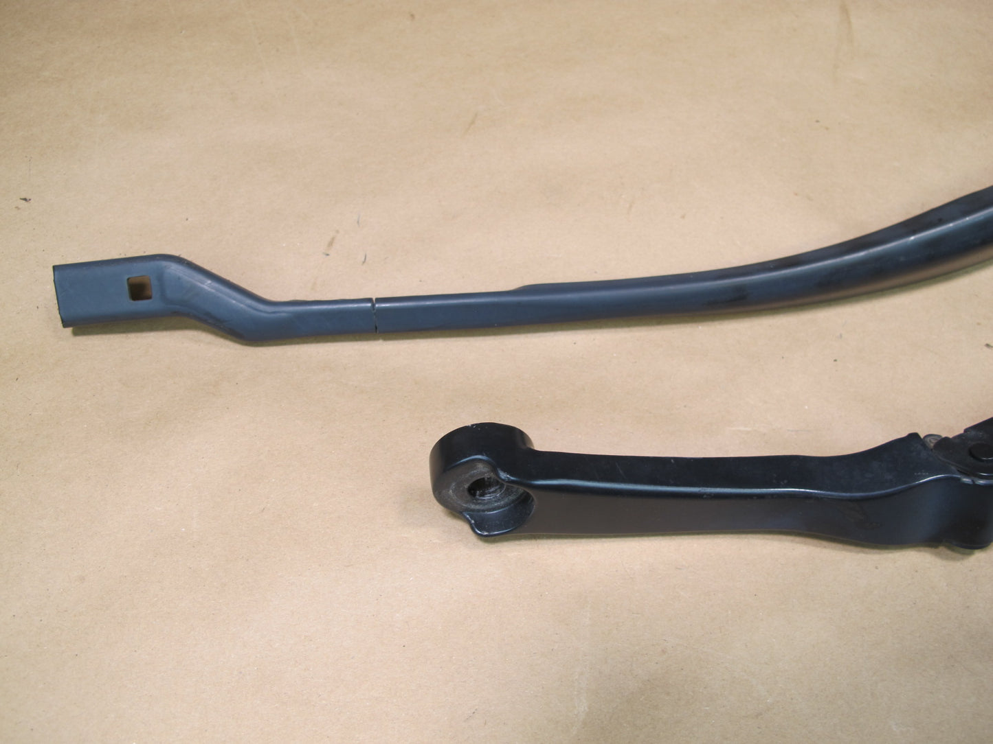 14-19 Maserati Ghibli M157 Set of 2 Front Left & Right Wiper Arm OEM