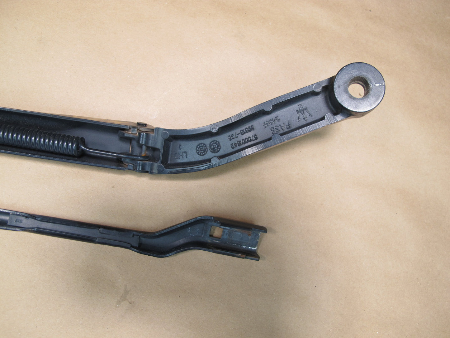 14-19 Maserati Ghibli M157 Set of 2 Front Left & Right Wiper Arm OEM