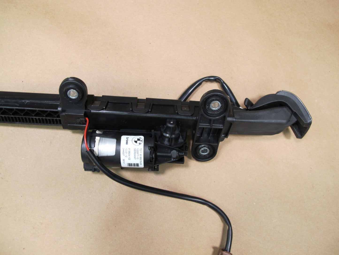 07-13 BMW E92 Coupe Rear Right Seat Belt Handover Actuator Motor 9165378 OEM