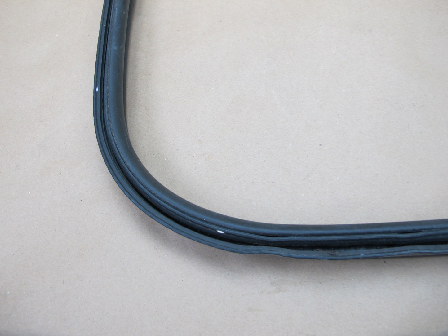 02-05 Ford Thunderbird Rear Trunk Lid Weather Strip Rubber Seal Gasket OEM