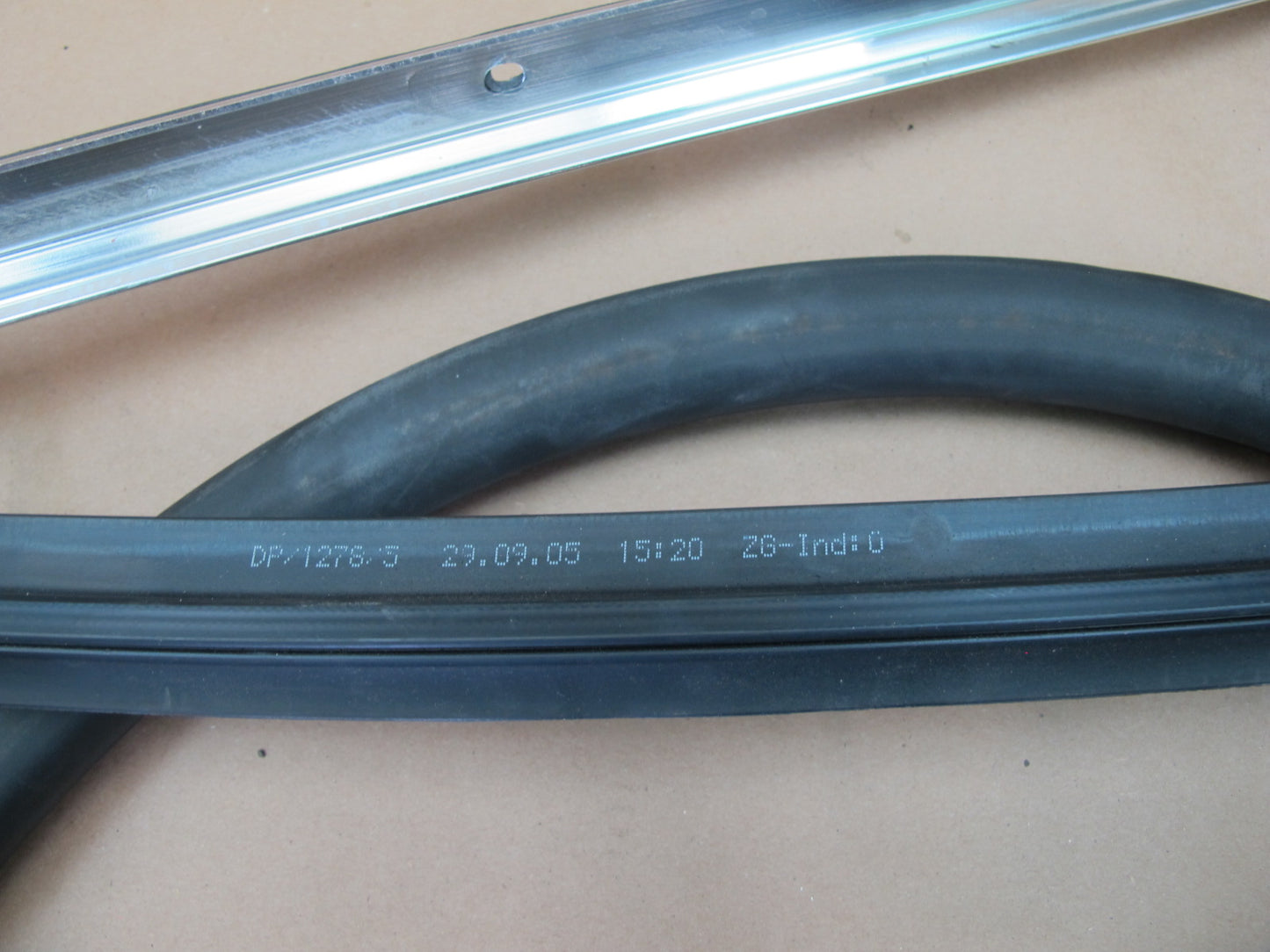 01-06 BMW E46 Convertible Front Windshield Weatherstrip Rubber Seal Strip OEM