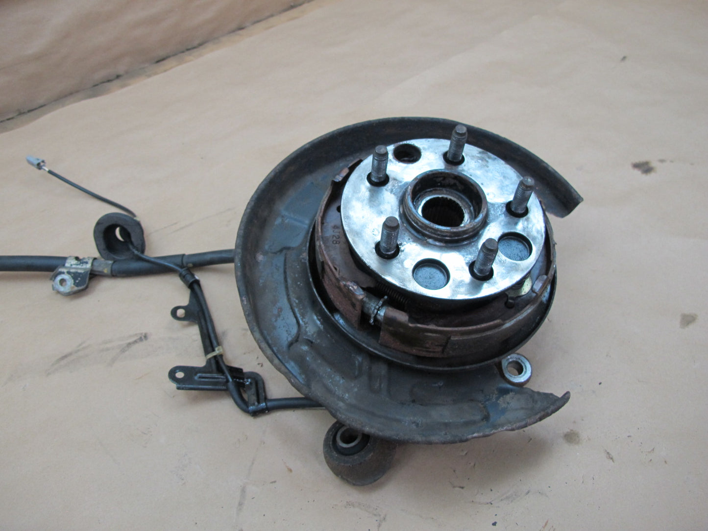 92-00 Lexus JZZ31 SC400 SC300 Rear Left Spindle Knuckle Wheel Hub OEM