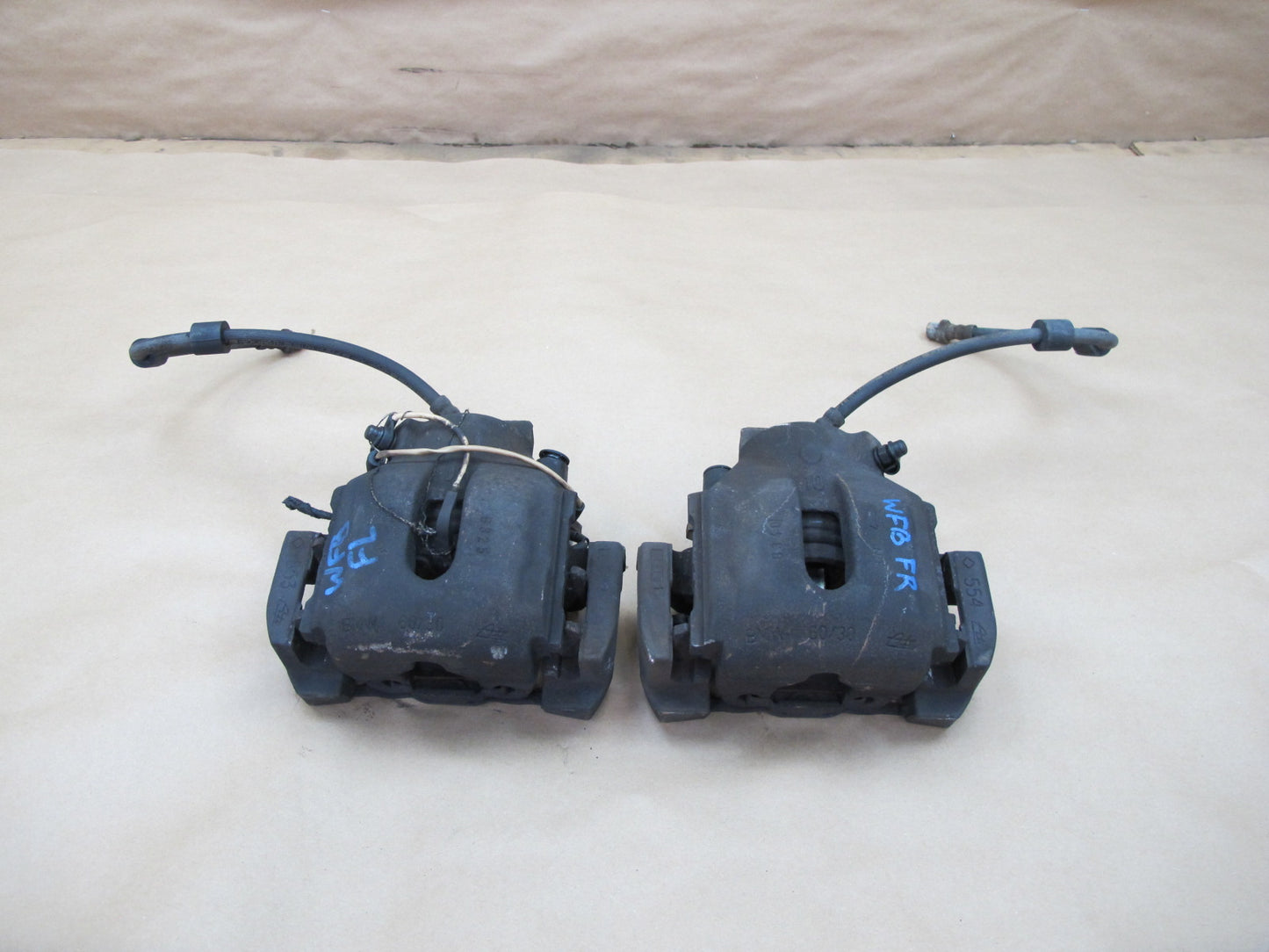 00-03 BMW E39 540I 5-SERIES Front Right & Left Side Brake Caliper W/ Pads Set