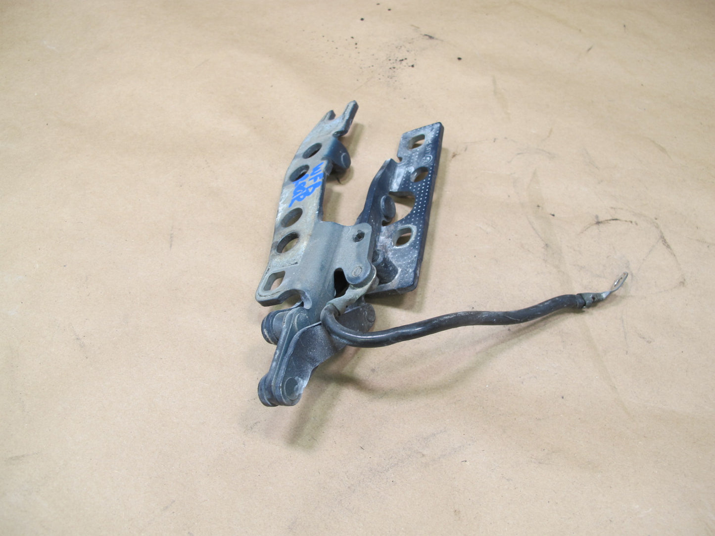 97-03 BMW E39 5-SERIES Front Left & Right Side Hood Bonnet Hinge Set OEM