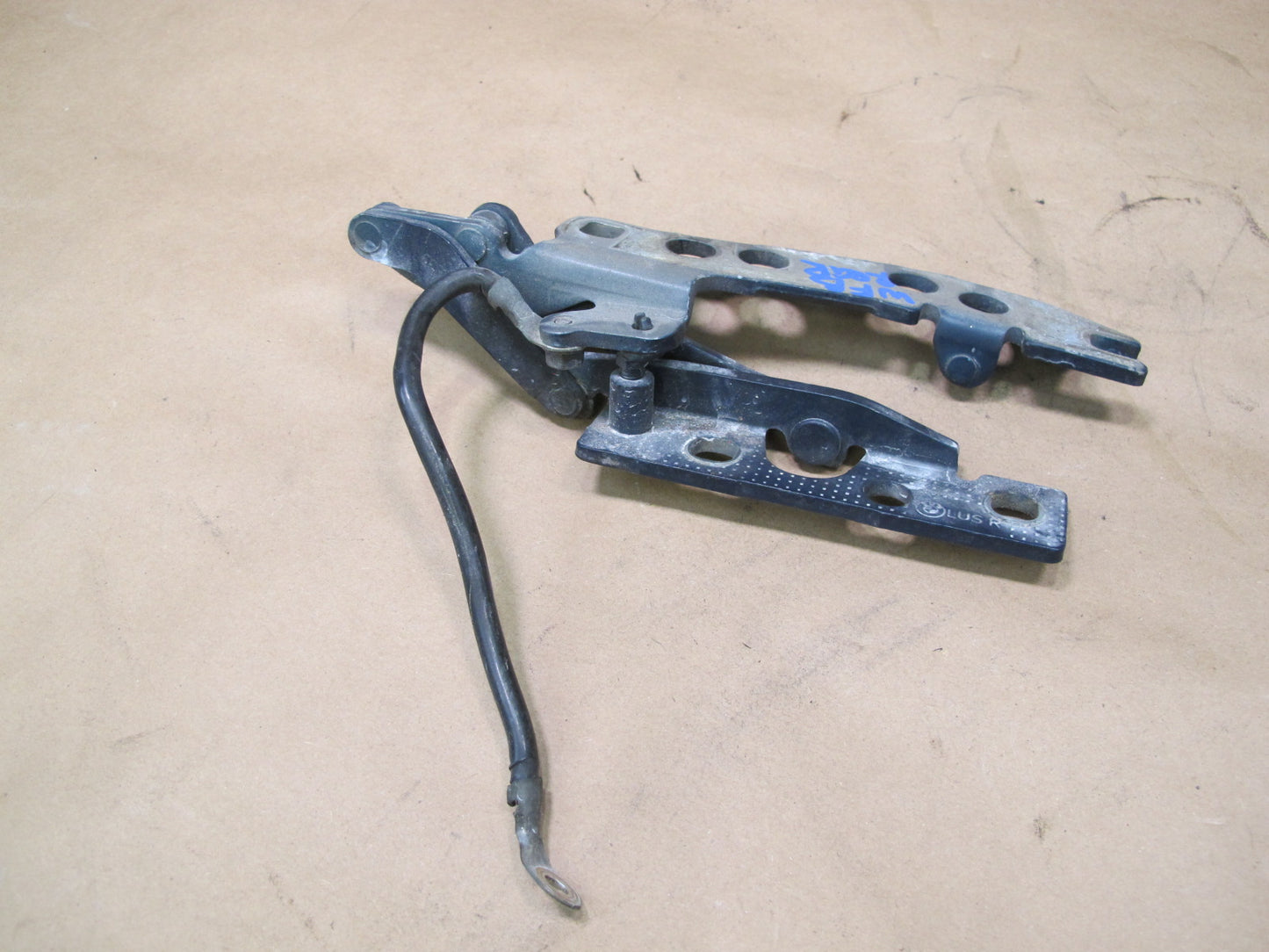 97-03 BMW E39 5-SERIES Front Left & Right Side Hood Bonnet Hinge Set OEM