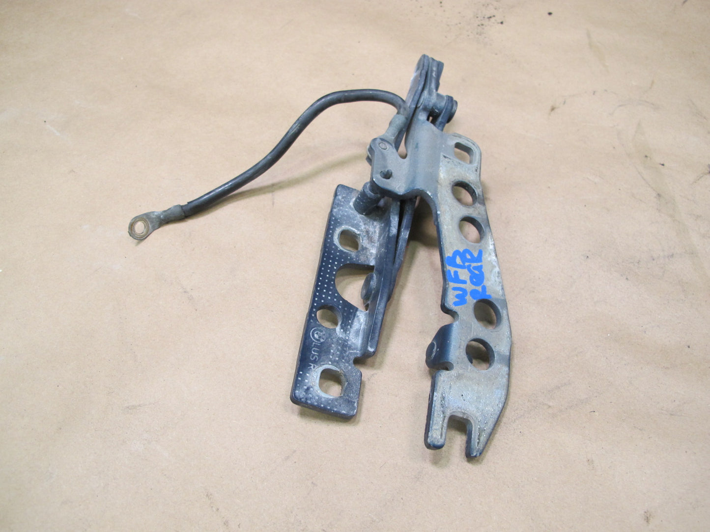 97-03 BMW E39 5-SERIES Front Left & Right Side Hood Bonnet Hinge Set OEM