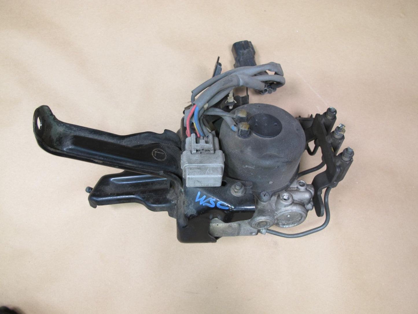 92-96 Lexus JZZ31 SC300 Anti Lock Brake ABS Pump w Bracket Mount OEM