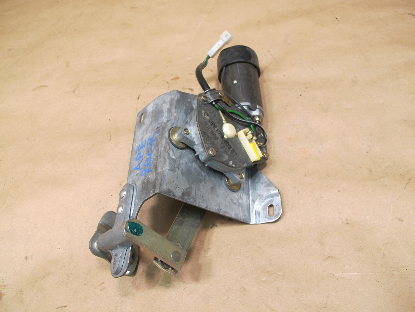 1984-1995 Porsche 928 S Rear Hatch Trunk Tail Gate Wiper Motor Assembly