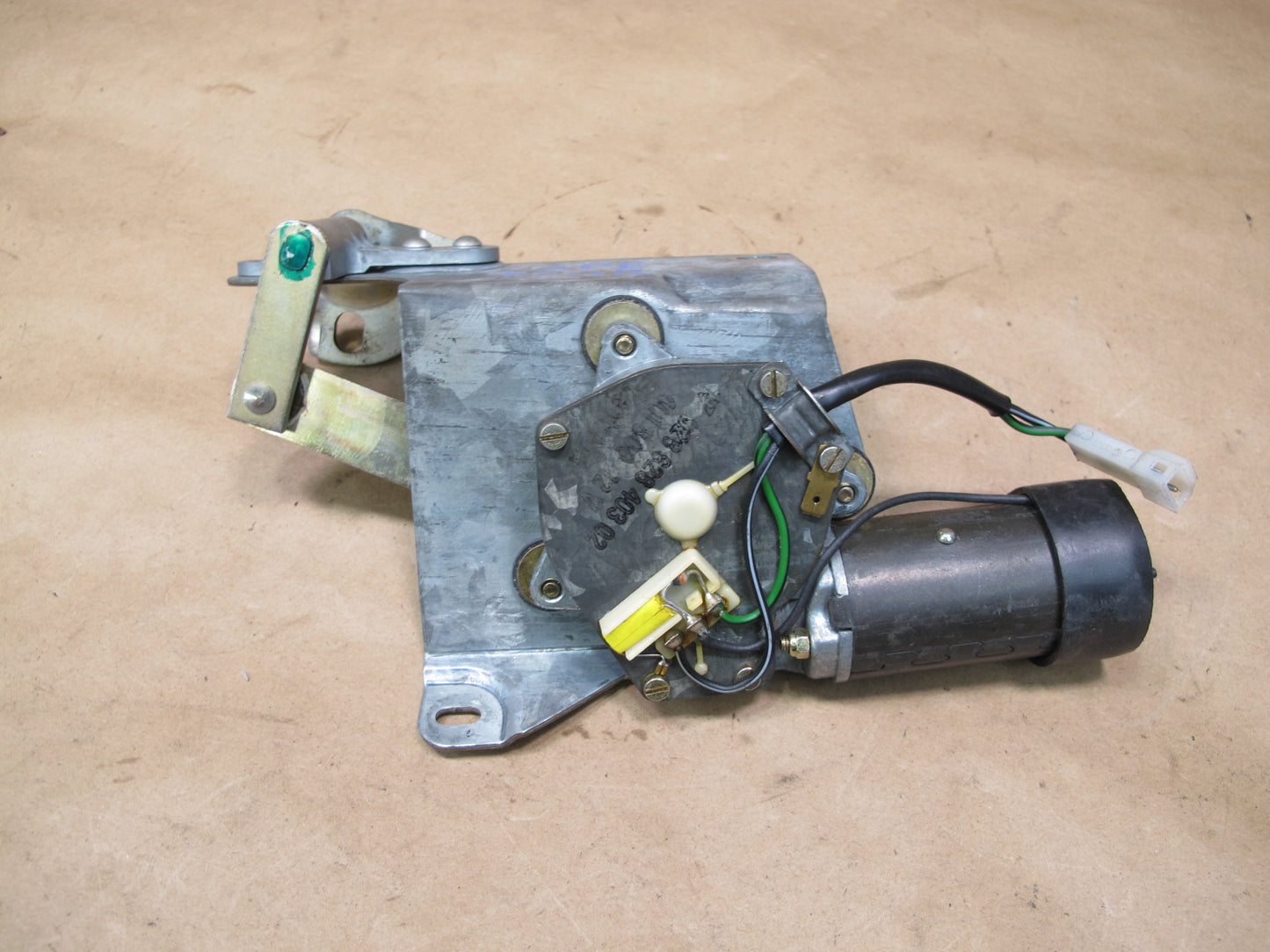 1984-1995 Porsche 928 S Rear Hatch Trunk Tail Gate Wiper Motor Assembly