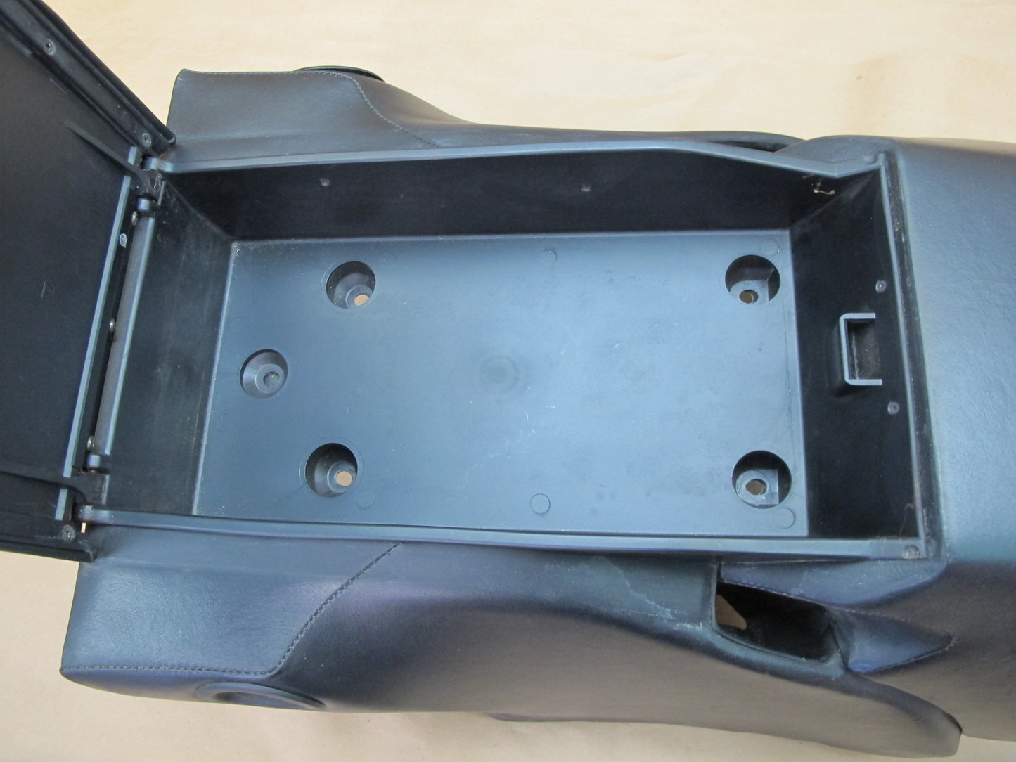 1984-1991 Porsche 928 S Rear Center Console Arm Rest Storage Compartment Black