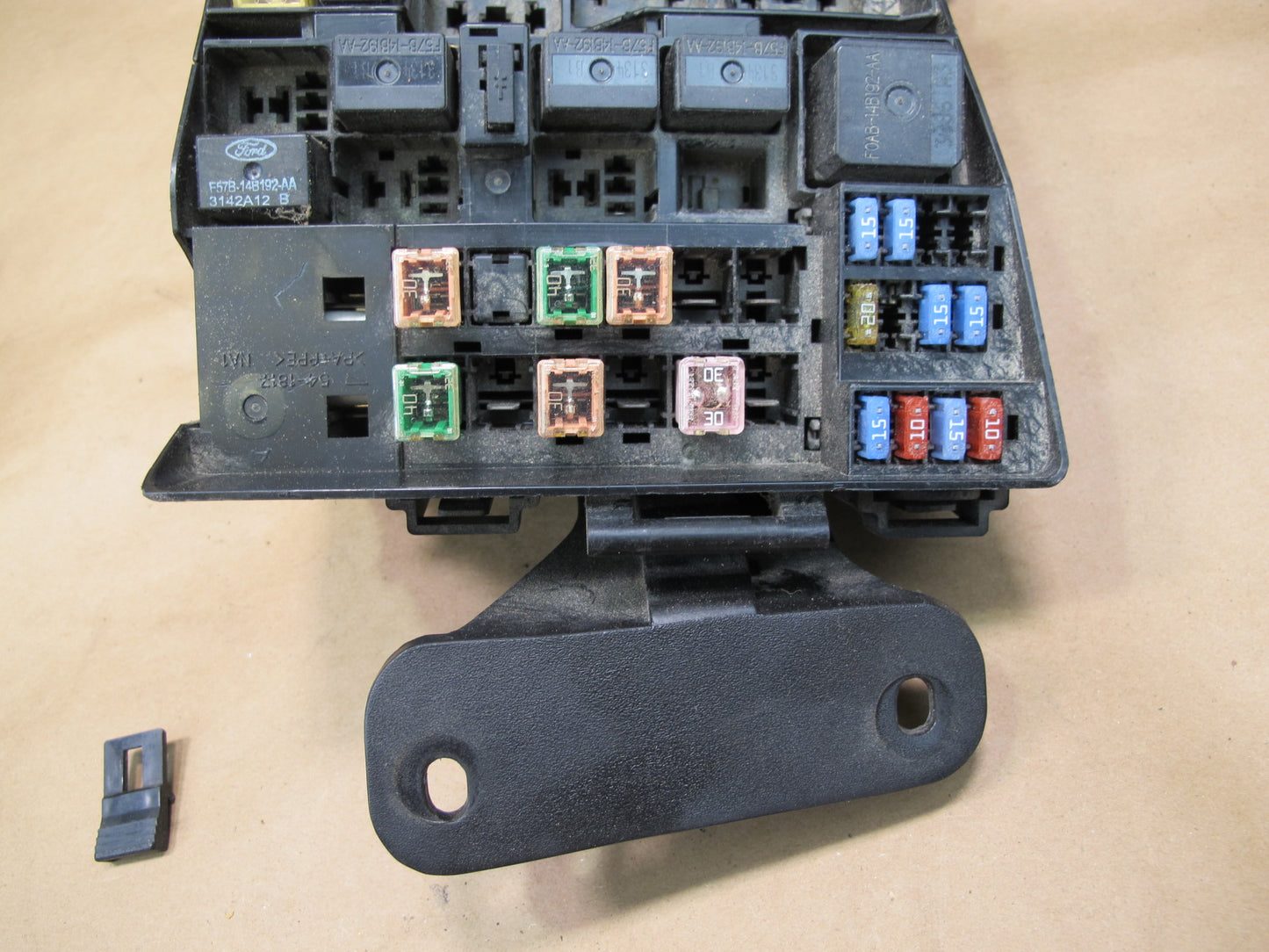 02-05 Ford Thunderbird Power Distribution Fuse Relay Box OEM