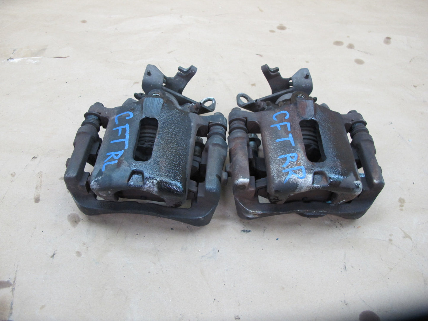 02-05 Ford Thunderbird Set of 2 Rear Left & Right Brake Caliper OEM