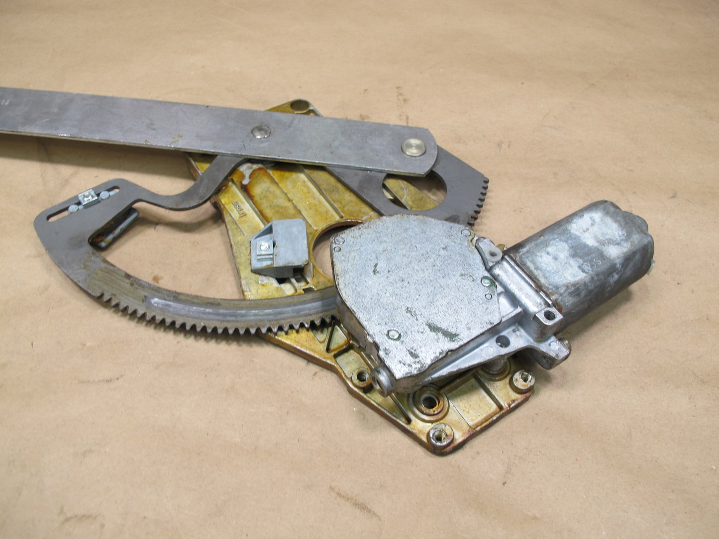 1984-1995 Porsche 928 S Right Door Window Regulator w Motor