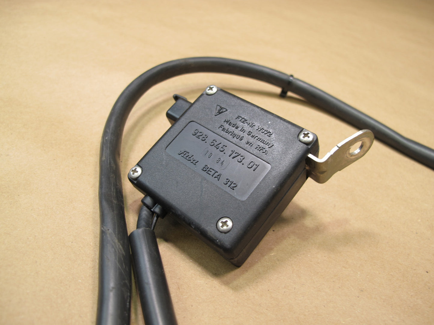 1984-1991 Porsche 928 S Audio Radio Antenna Amplifier Harness 92864517301