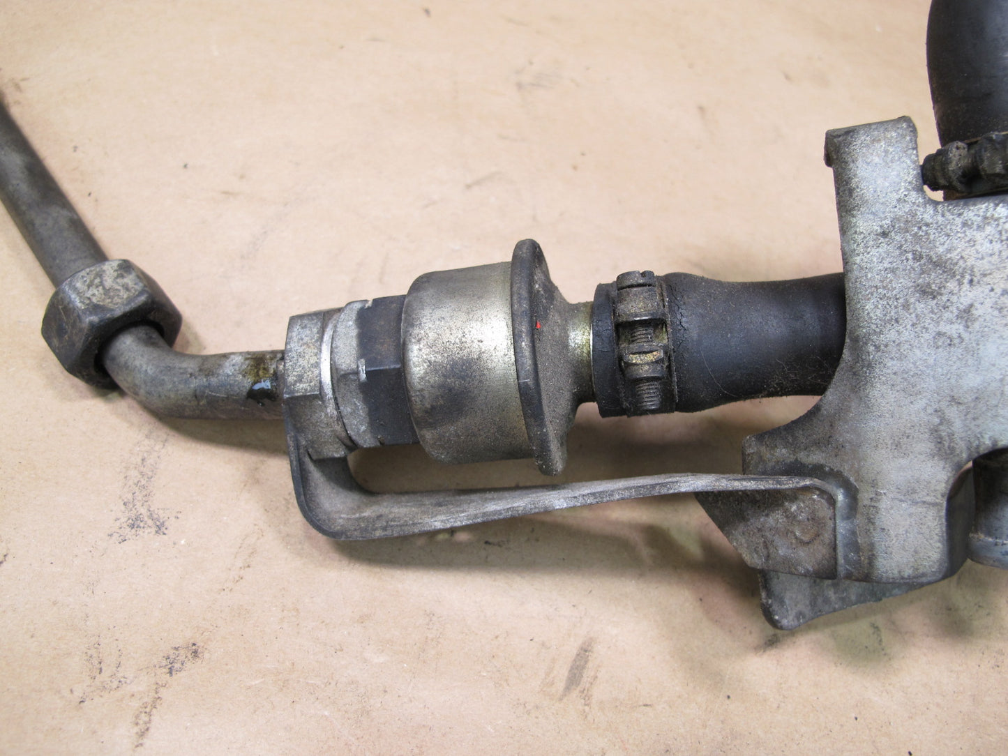 1984-1986 Porsche 928 S EGR Air Injection Valve