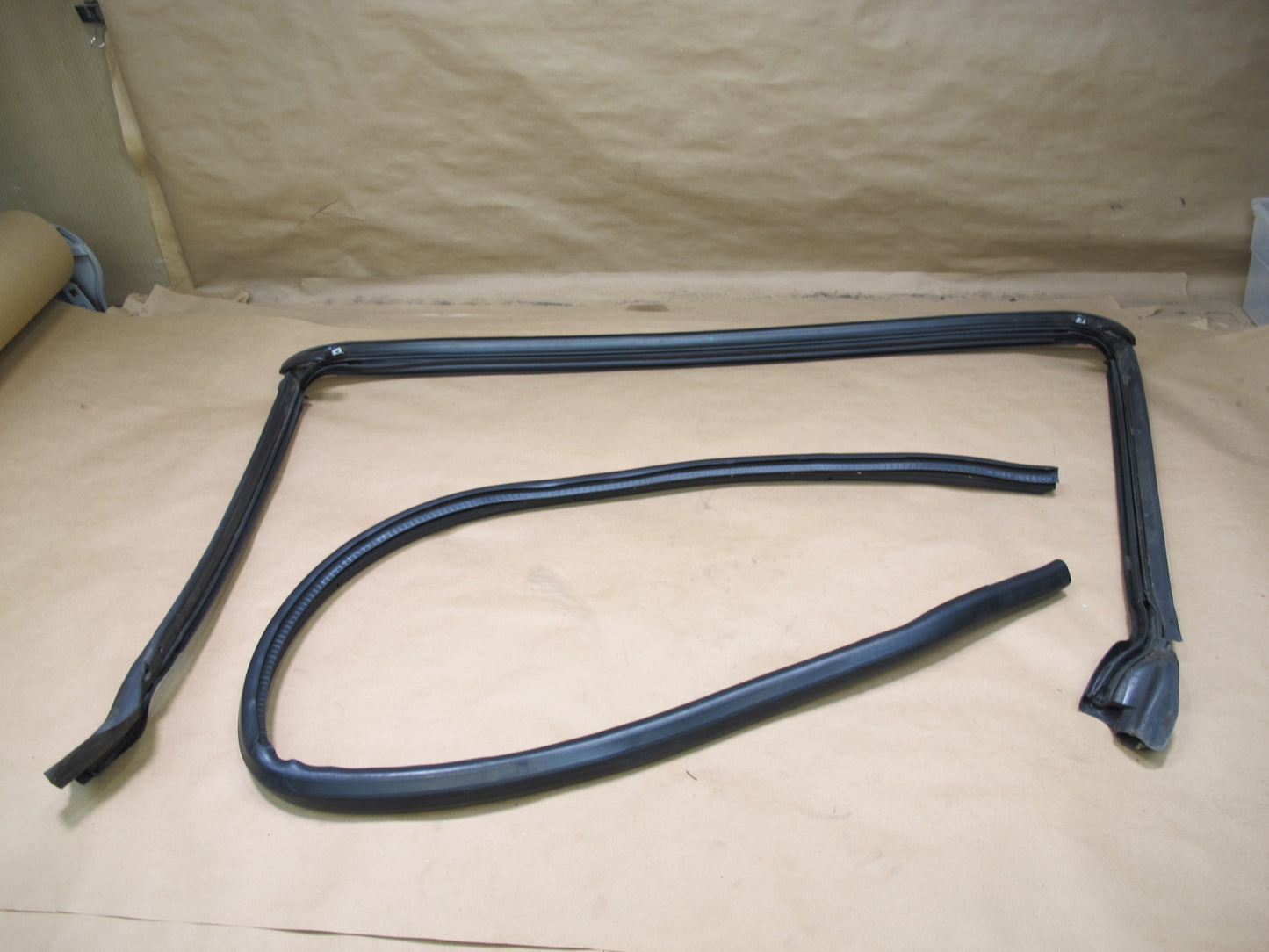 09-15 Mini R57 Convertible Windshield & Right Door Weatherstrip Seal Set OEM