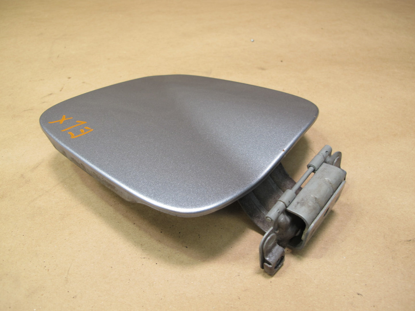 1998-2007 Lexus UZJ100L LX470 Fuel Tank Filler Door Lid Cover