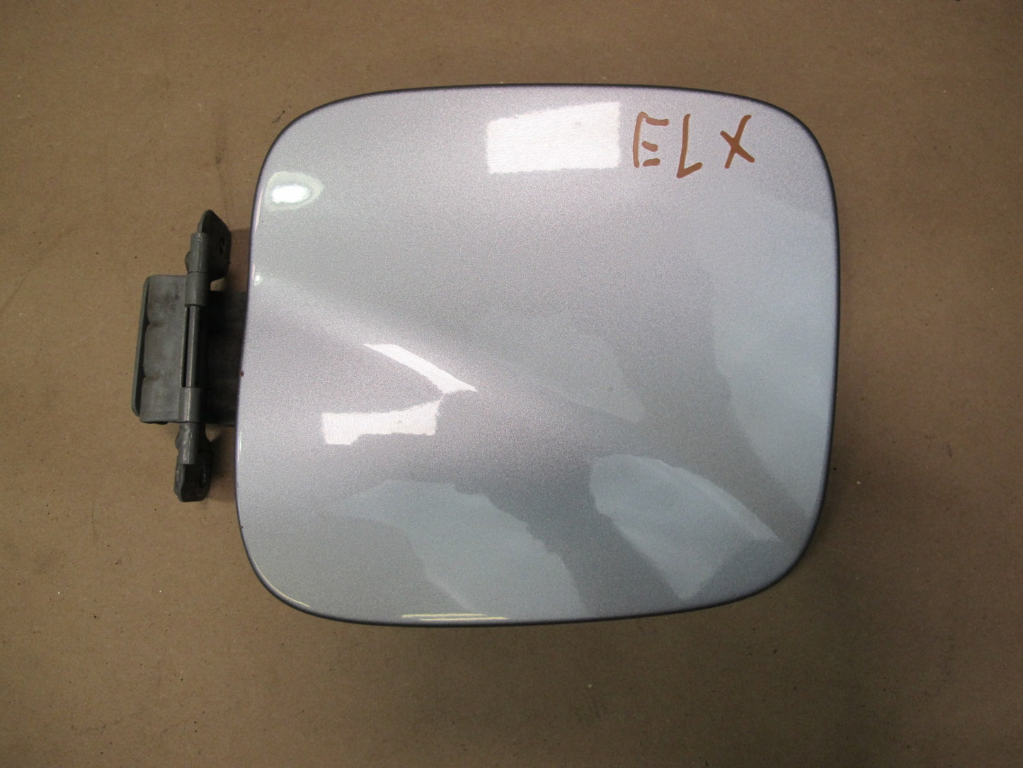 1998-2007 Lexus UZJ100L LX470 Fuel Tank Filler Door Lid Cover