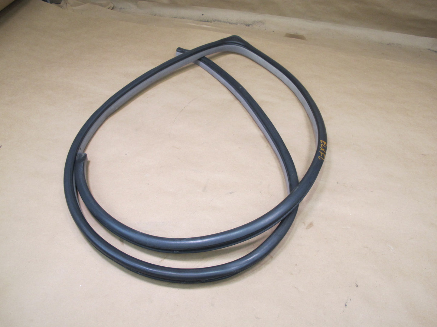 2003-2007 Lexus UZJ100L LX470 Front Left Door Weatherstrip Rubber Seal