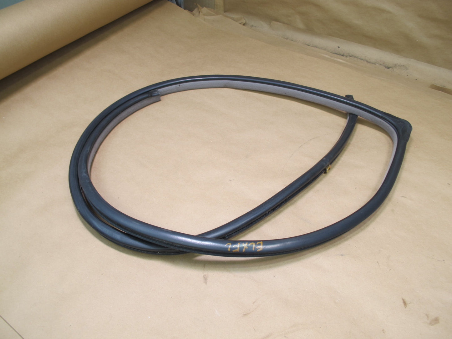 2003-2007 Lexus UZJ100L LX470 Front Left Door Weatherstrip Rubber Seal