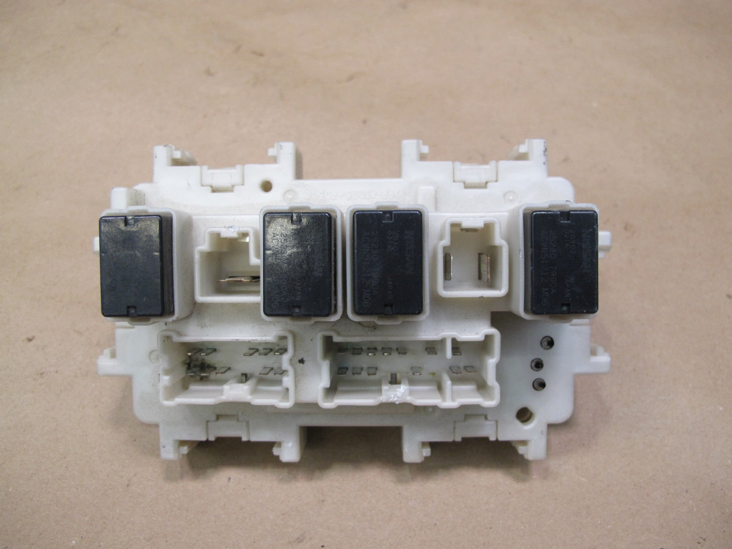 2011-2013 Infiniti QX56 Junction Fuse Relay Box Module