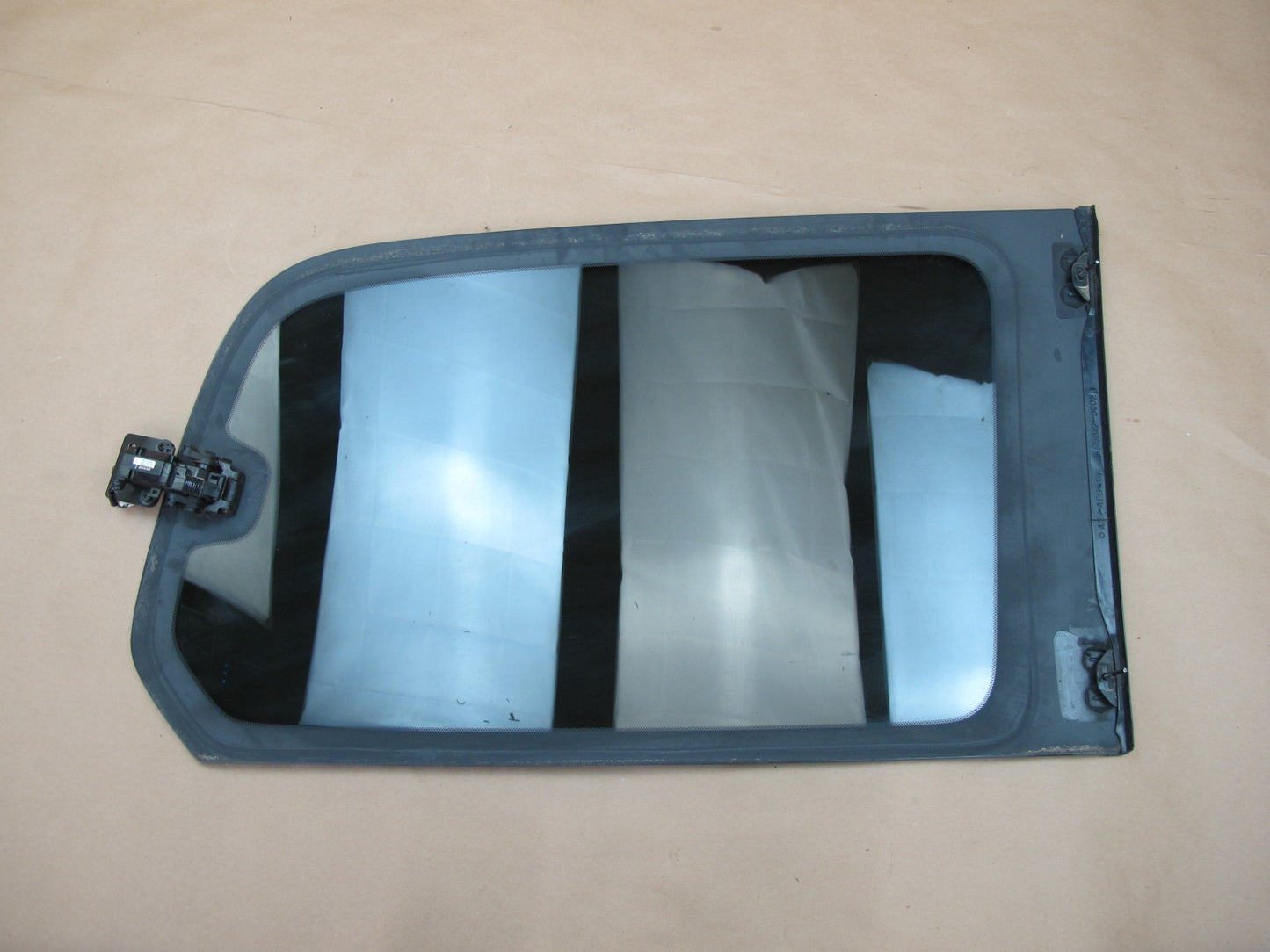 2004-2007 Lexus UZJ100L LX470 Rear Left Quarter Glass Window w Motor