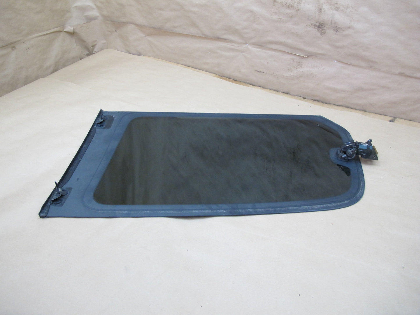 2004-2007 Lexus UZJ100L LX470 Rear Left Quarter Glass Window w Motor