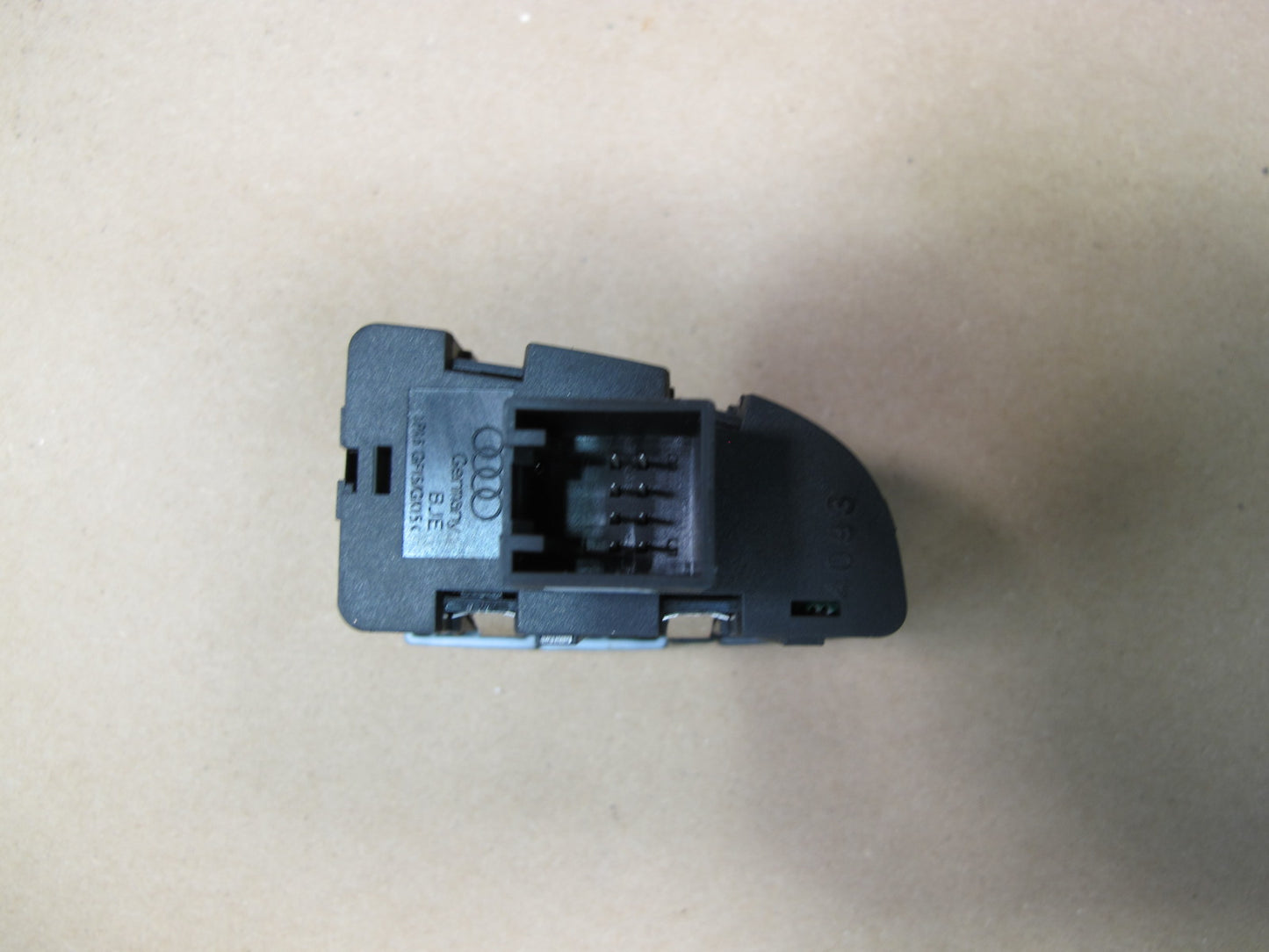 08-15 Audi 4L Q7 Dashboard Display Power Glove Box Valet Control Switch OEM