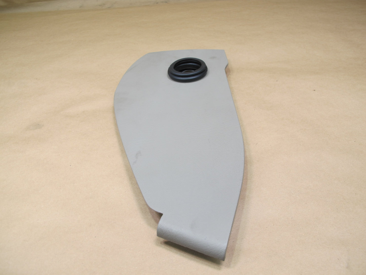 2003-2007 Hummer H2 Front Right Passenger Side Dash Board END Cap Trim Cover