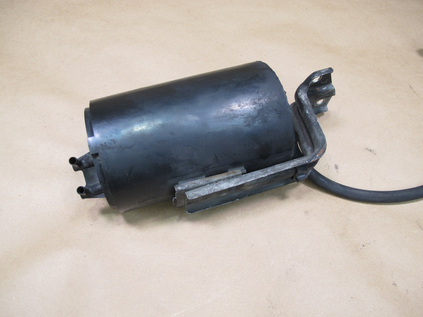 92-97 Subaru SVX Fuel Evap Vapor Charcoal Canister w Bracket 42036PA010 OEM