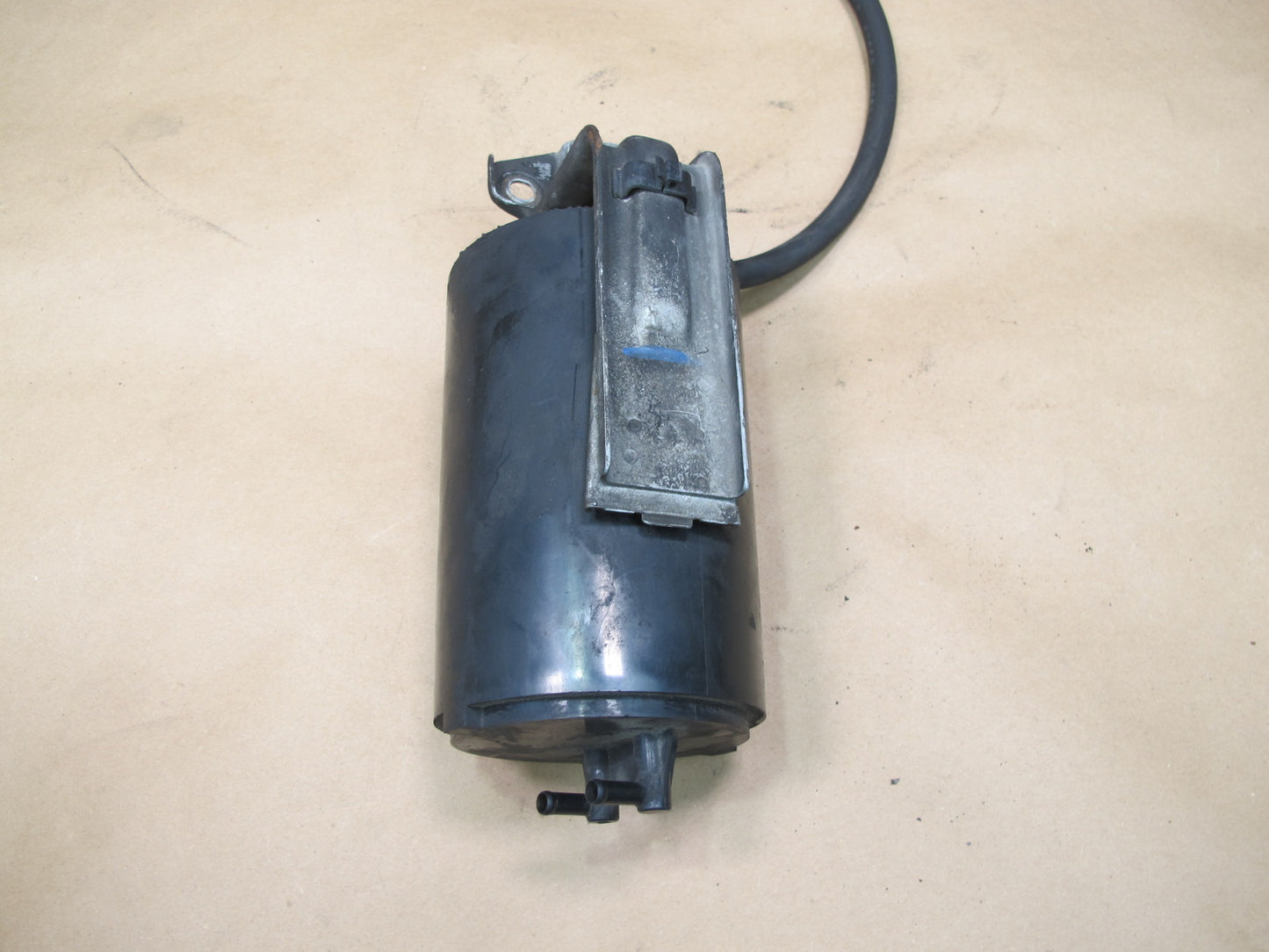 92-97 Subaru SVX Fuel Evap Vapor Charcoal Canister w Bracket 42036PA010 OEM