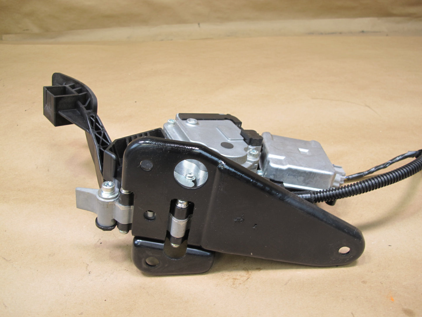 2011-2017 Infiniti QX56 QX80 Gas Acceleration Pedal