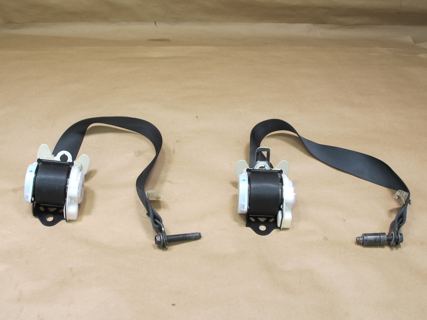 11-13 INFINITI QX56 REAR 2ND ROW RIGHT & LEFT SIDE SEATBELT RETRACTOR SET OEM