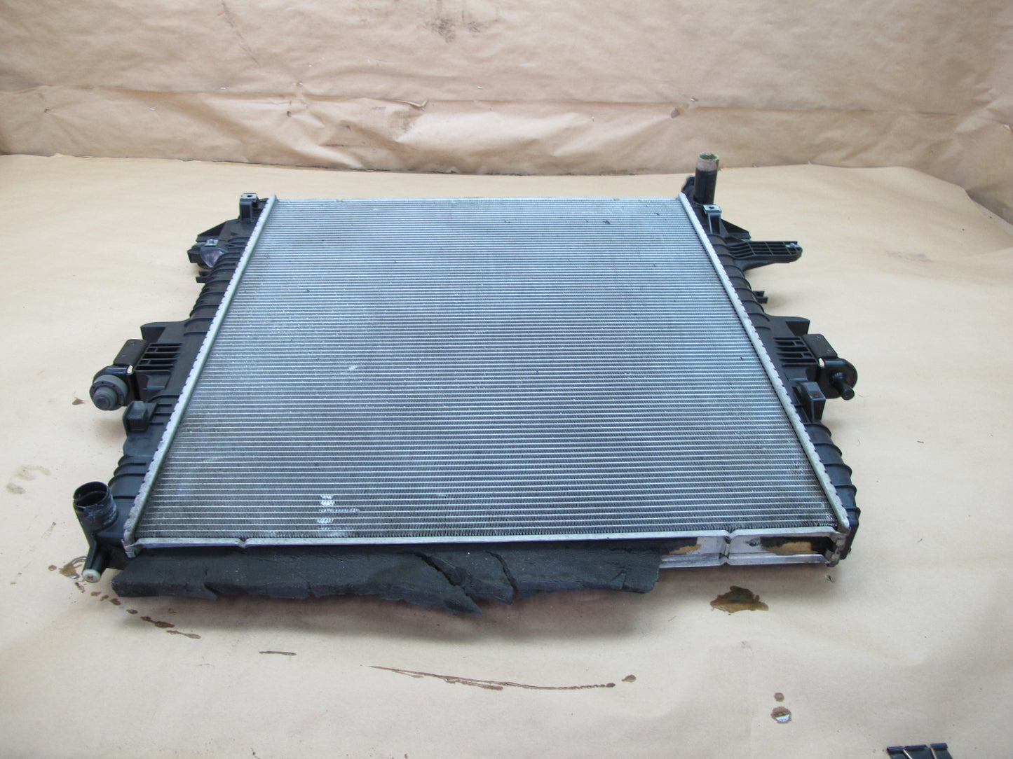 2011-2020 Infiniti QX56 QX80 5.6L V8 Engine Motor Cooling Radiator