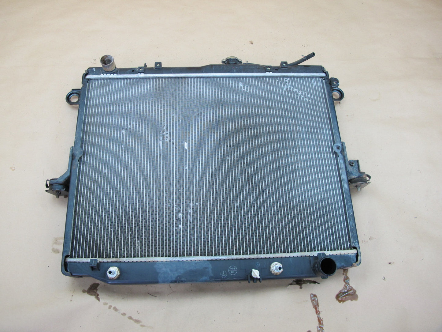 2003-2007 Lexus LX470 Engine Motor Cooling Radiator